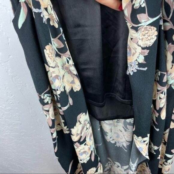 ASTR‎ The Label Black Floral Wrap Front High Low Dress V-Neck Women's Size Small - Picture 10 of 10